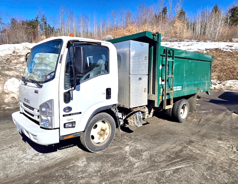 2021 ISUZU 14’ STEEL DUMP